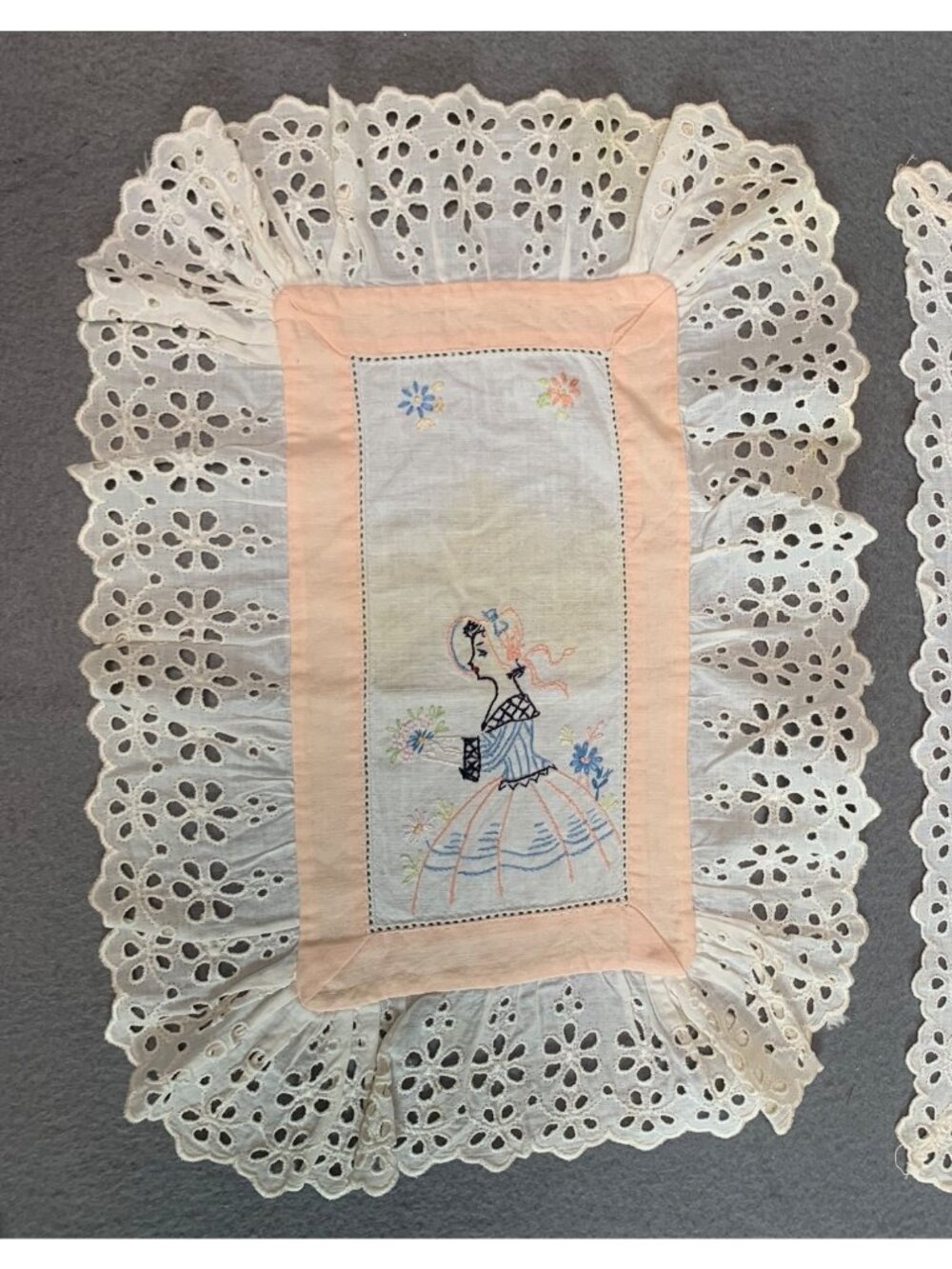 Lace Doilies Set with Embroidered Ladies - 3 Pieces Elegant Decor Vintage - Picture 4 of 13